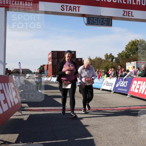 03.10.2025 - Köhlbrandbrückenlauf Lena Gebhardt http://msf.ph/oto/9084327 03.10.2025 13:50:51 Ziel 4851, 5472, 5595, 5608, 5992 meine-sportfotos.de
