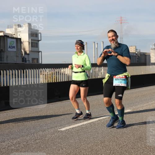 03.10.2025 - Köhlbrandbrückenlauf Lena Gebhardt http://msf.ph/oto/9084330 03.10.2025 10:05:13 Position 2 1727 meine-sportfotos.de