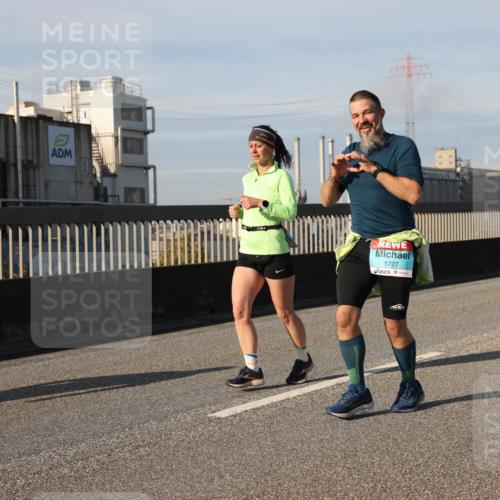 03.10.2025 - Köhlbrandbrückenlauf Lena Gebhardt http://msf.ph/oto/9084340 03.10.2025 10:05:13 Position 2 1727 meine-sportfotos.de