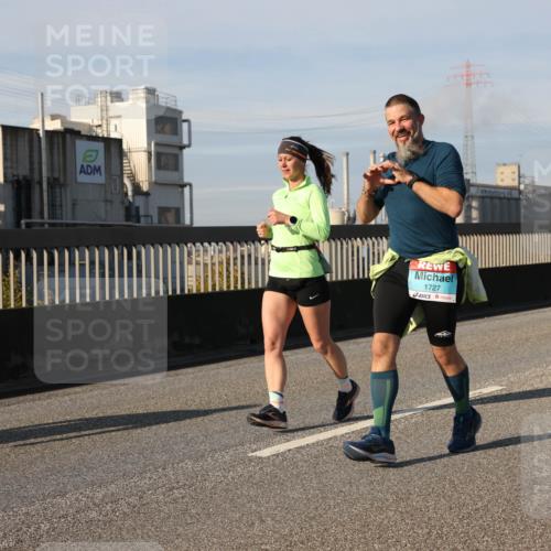 03.10.2025 - Köhlbrandbrückenlauf Lena Gebhardt http://msf.ph/oto/9084347 03.10.2025 10:05:13 Position 2 1727 meine-sportfotos.de