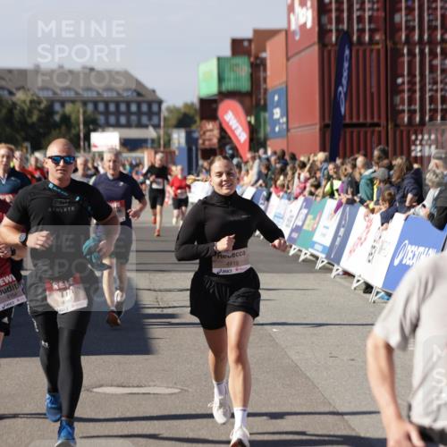 03.10.2025 - Köhlbrandbrückenlauf Jannik Wohlers http://msf.ph/oto/9084352 03.10.2025 13:18:29 Ziel 4154, 4280, 4341, 4560, 4760, 4819, 4826, 4882, 5178, 5192, 5379, 5440, 5722, 5816, 6084, 6700 meine-sportfotos.de