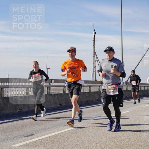03.10.2025 - Köhlbrandbrückenlauf Michael Burmester http://msf.ph/oto/9084358 03.10.2025 12:42:34 Position 2 4107, 20, 6726 meine-sportfotos.de