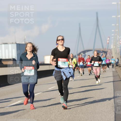 03.10.2025 - Köhlbrandbrückenlauf Jannik Wohlers http://msf.ph/oto/9084363 03.10.2025 09:56:18 Position 3 1181, 1327, 1331 meine-sportfotos.de