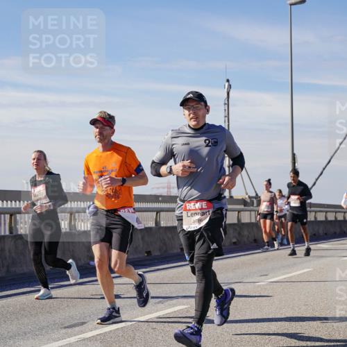03.10.2025 - Köhlbrandbrückenlauf Michael Burmester http://msf.ph/oto/9084366 03.10.2025 12:42:35 Position 2 45, 5726 meine-sportfotos.de