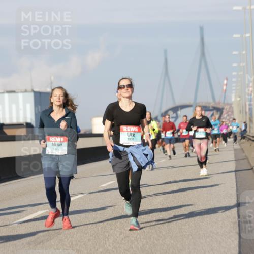 03.10.2025 - Köhlbrandbrückenlauf Jannik Wohlers http://msf.ph/oto/9084372 03.10.2025 09:56:18 Position 3 1181, 1327, 1331 meine-sportfotos.de