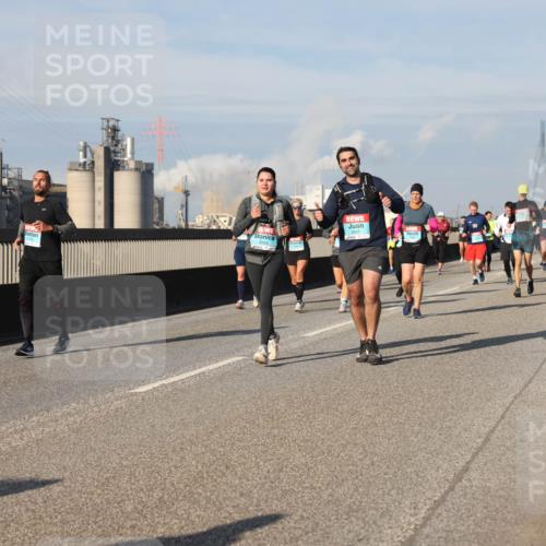 03.10.2025 - Köhlbrandbrückenlauf Lena Gebhardt http://msf.ph/oto/9084375 03.10.2025 10:05:14 Position 2 2635 meine-sportfotos.de