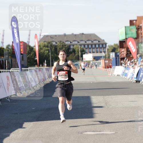 03.10.2025 - Köhlbrandbrückenlauf Jannik Wohlers http://msf.ph/oto/9084380 03.10.2025 12:52:00 Ziel 4092 meine-sportfotos.de