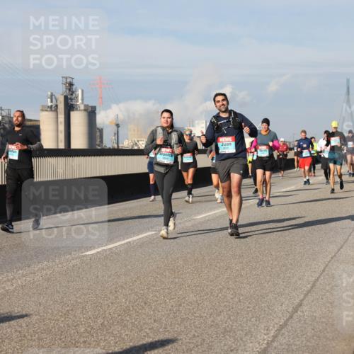 03.10.2025 - Köhlbrandbrückenlauf Lena Gebhardt http://msf.ph/oto/9084381 03.10.2025 10:05:15 Position 2 2635 meine-sportfotos.de