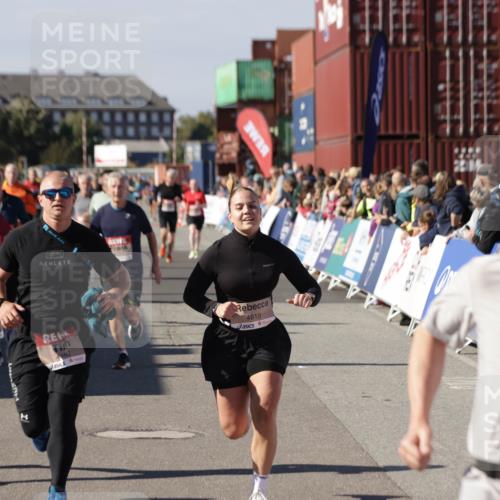03.10.2025 - Köhlbrandbrückenlauf Jannik Wohlers http://msf.ph/oto/9084386 03.10.2025 13:18:29 Ziel 4154, 4280, 4341, 4560, 4760, 4819, 4826, 4882, 5178, 5192, 5379, 5440, 5722, 5816, 6084, 6700 meine-sportfotos.de