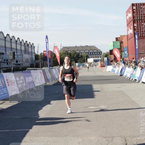 03.10.2025 - Köhlbrandbrückenlauf Jannik Wohlers http://msf.ph/oto/9084398 03.10.2025 12:52:01 Ziel 4092 meine-sportfotos.de
