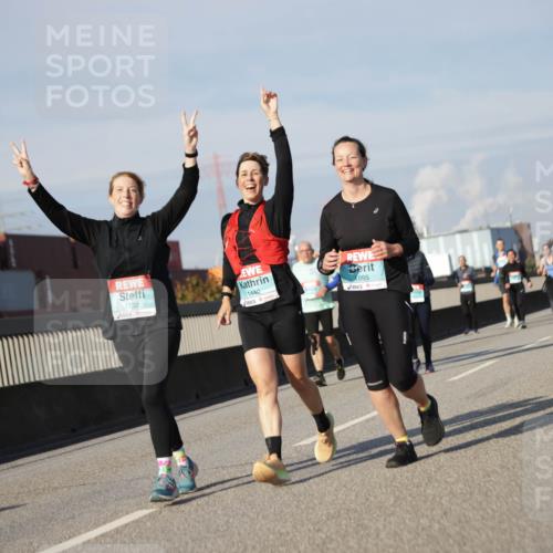 03.10.2025 - Köhlbrandbrückenlauf Jannik Wohlers http://msf.ph/oto/9084400 03.10.2025 10:06:42 Position 3 1732, 1440, 895 meine-sportfotos.de