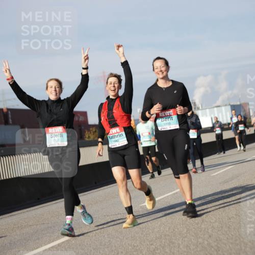 03.10.2025 - Köhlbrandbrückenlauf Jannik Wohlers http://msf.ph/oto/9084405 03.10.2025 10:06:42 Position 3 1732, 1440, 1895 meine-sportfotos.de
