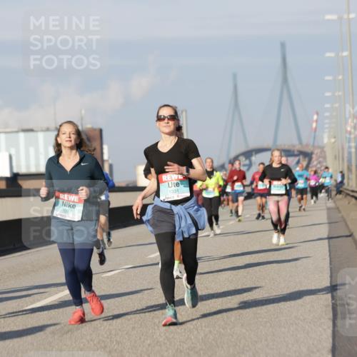 03.10.2025 - Köhlbrandbrückenlauf Jannik Wohlers http://msf.ph/oto/9084407 03.10.2025 09:56:18 Position 3 1181, 1327, 1331 meine-sportfotos.de