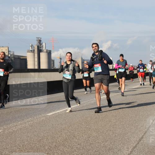 03.10.2025 - Köhlbrandbrückenlauf Lena Gebhardt http://msf.ph/oto/9084408 03.10.2025 10:05:15 Position 2  meine-sportfotos.de