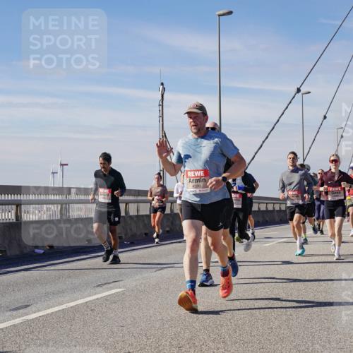 03.10.2025 - Köhlbrandbrückenlauf Michael Burmester http://msf.ph/oto/9084415 03.10.2025 12:42:37 Position 2 4390 meine-sportfotos.de