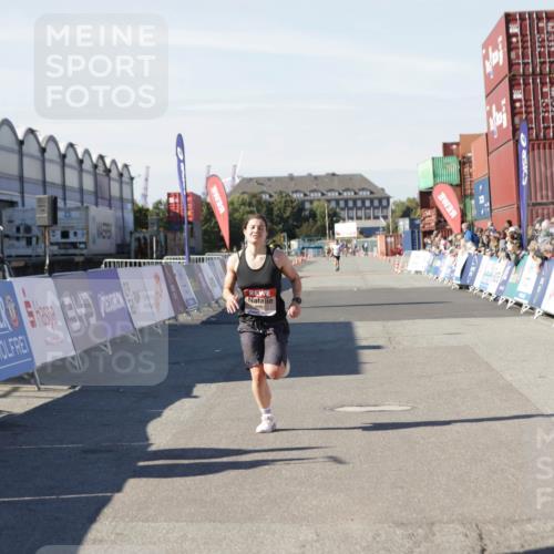 03.10.2025 - Köhlbrandbrückenlauf Jannik Wohlers http://msf.ph/oto/9084416 03.10.2025 12:52:01 Ziel 4092 meine-sportfotos.de