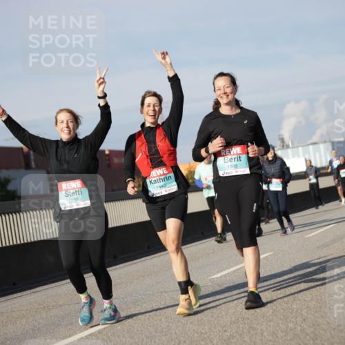 03.10.2025 - Köhlbrandbrückenlauf Jannik Wohlers http://msf.ph/oto/9084425 03.10.2025 10:06:42 Position 3 1732, 1440, 1895 meine-sportfotos.de
