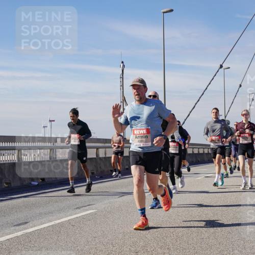 03.10.2025 - Köhlbrandbrückenlauf Michael Burmester http://msf.ph/oto/9084426 03.10.2025 12:42:37 Position 2 4390, 4151 meine-sportfotos.de
