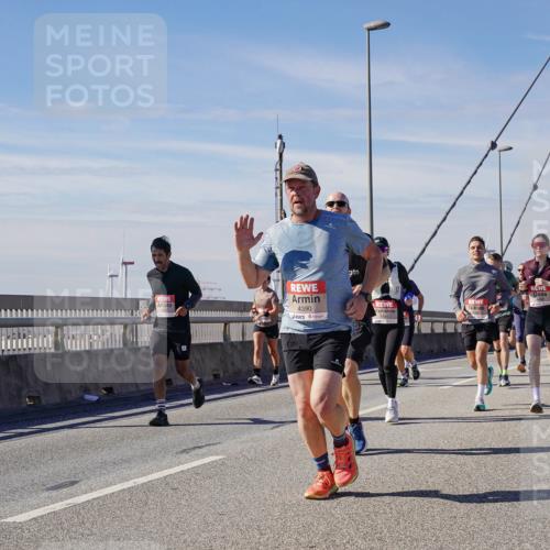 03.10.2025 - Köhlbrandbrückenlauf Michael Burmester http://msf.ph/oto/9084437 03.10.2025 12:42:37 Position 2 4390 meine-sportfotos.de