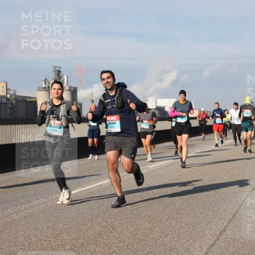 03.10.2025 - Köhlbrandbrückenlauf Lena Gebhardt http://msf.ph/oto/9084447 03.10.2025 10:05:16 Position 2 2644, 2635 meine-sportfotos.de