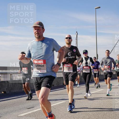 03.10.2025 - Köhlbrandbrückenlauf Michael Burmester http://msf.ph/oto/9084452 03.10.2025 12:42:38 Position 2 4390, 4217, 4151 meine-sportfotos.de