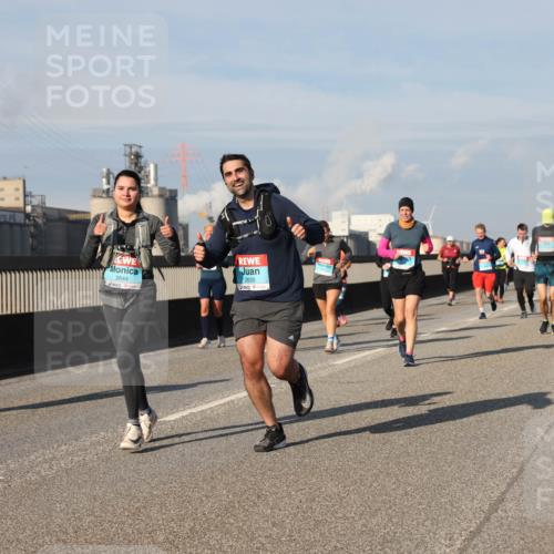 03.10.2025 - Köhlbrandbrückenlauf Lena Gebhardt http://msf.ph/oto/9084453 03.10.2025 10:05:16 Position 2 2644, 2635 meine-sportfotos.de