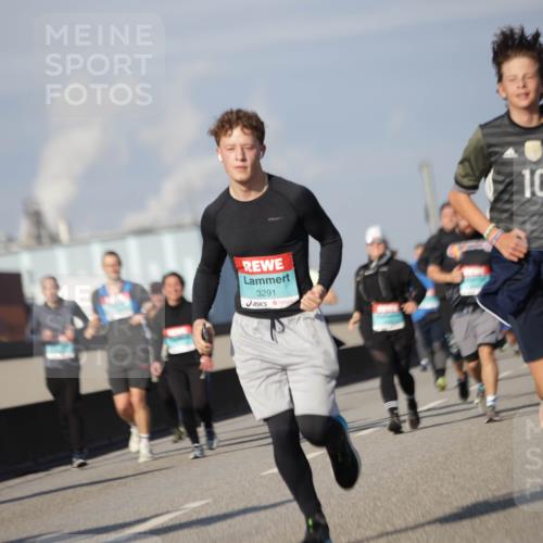 03.10.2025 - Köhlbrandbrückenlauf Jannik Wohlers http://msf.ph/oto/9084454 03.10.2025 10:06:43 Position 3 10, 3291 meine-sportfotos.de