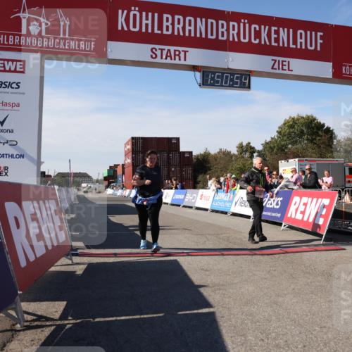 03.10.2025 - Köhlbrandbrückenlauf Lena Gebhardt http://msf.ph/oto/9084458 03.10.2025 13:50:54 Ziel 4851, 5472, 5595, 5992 meine-sportfotos.de