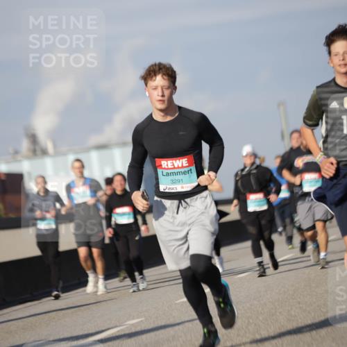 03.10.2025 - Köhlbrandbrückenlauf Jannik Wohlers http://msf.ph/oto/9084460 03.10.2025 10:06:44 Position 3 3291, 10 meine-sportfotos.de