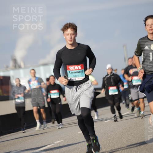 03.10.2025 - Köhlbrandbrückenlauf Jannik Wohlers http://msf.ph/oto/9084465 03.10.2025 10:06:44 Position 3 3291, 10 meine-sportfotos.de