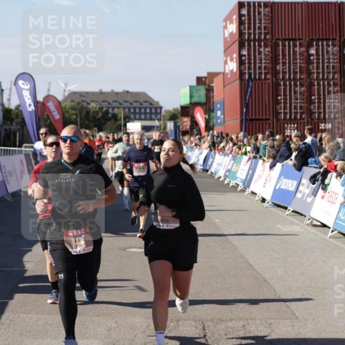 03.10.2025 - Köhlbrandbrückenlauf Jannik Wohlers http://msf.ph/oto/9084466 03.10.2025 13:18:30 Ziel 4154, 4280, 4341, 4560, 4760, 4819, 4826, 4882, 5178, 5192, 5379, 5440, 5722, 5816, 6084, 6700, 6758 meine-sportfotos.de