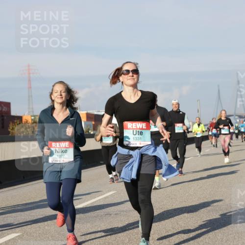 03.10.2025 - Köhlbrandbrückenlauf Jannik Wohlers http://msf.ph/oto/9084467 03.10.2025 09:56:21 Position 3 1181, 1327, 1331 meine-sportfotos.de