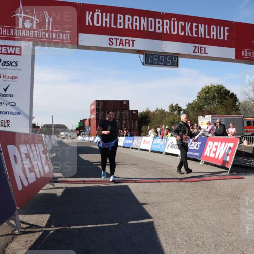 03.10.2025 - Köhlbrandbrückenlauf Lena Gebhardt http://msf.ph/oto/9084470 03.10.2025 13:50:54 Ziel 4851, 5472, 5595, 5992 meine-sportfotos.de