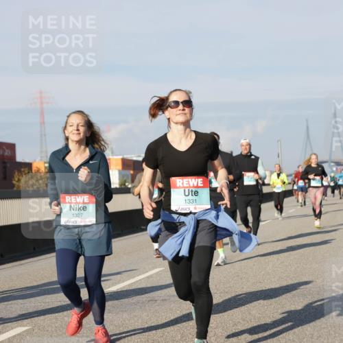 03.10.2025 - Köhlbrandbrückenlauf Jannik Wohlers http://msf.ph/oto/9084474 03.10.2025 09:56:21 Position 3 1327, 1331 meine-sportfotos.de