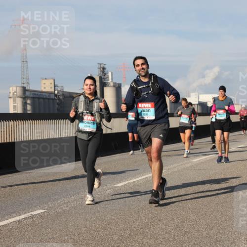 03.10.2025 - Köhlbrandbrückenlauf Lena Gebhardt http://msf.ph/oto/9084475 03.10.2025 10:05:16 Position 2 2644, 2635 meine-sportfotos.de
