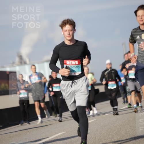 03.10.2025 - Köhlbrandbrückenlauf Jannik Wohlers http://msf.ph/oto/9084488 03.10.2025 10:06:44 Position 3 3291 meine-sportfotos.de