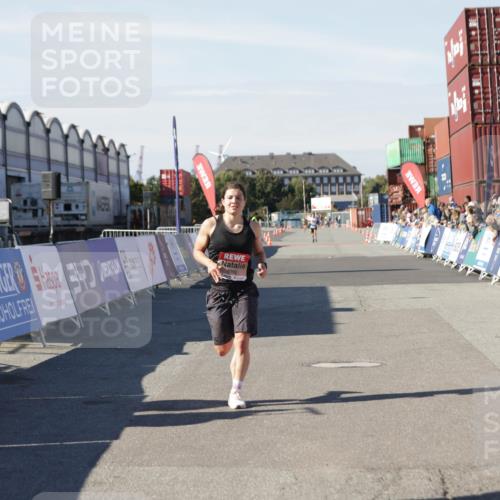 03.10.2025 - Köhlbrandbrückenlauf Jannik Wohlers http://msf.ph/oto/9084493 03.10.2025 12:52:01 Ziel 4092 meine-sportfotos.de