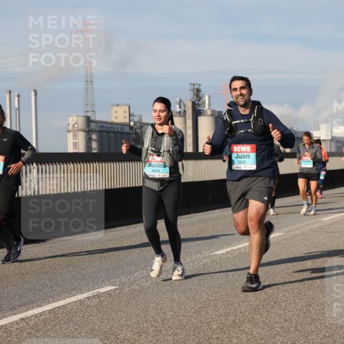 03.10.2025 - Köhlbrandbrückenlauf Lena Gebhardt http://msf.ph/oto/9084494 03.10.2025 10:05:16 Position 2 2644, 2635 meine-sportfotos.de