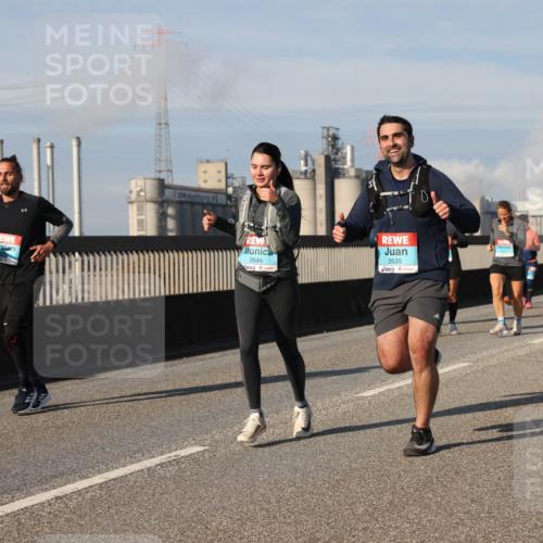 03.10.2025 - Köhlbrandbrückenlauf Lena Gebhardt http://msf.ph/oto/9084500 03.10.2025 10:05:16 Position 2 2644, 2635 meine-sportfotos.de