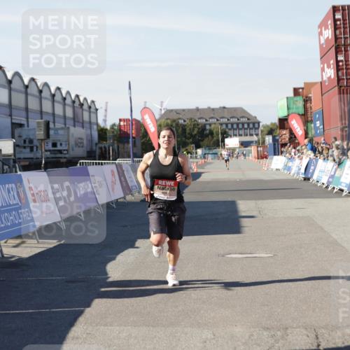 03.10.2025 - Köhlbrandbrückenlauf Jannik Wohlers http://msf.ph/oto/9084511 03.10.2025 12:52:01 Ziel 4092 meine-sportfotos.de