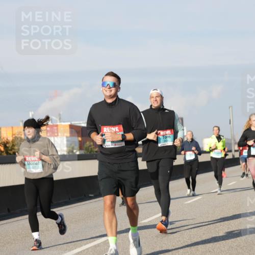 03.10.2025 - Köhlbrandbrückenlauf Jannik Wohlers http://msf.ph/oto/9084514 03.10.2025 09:56:22 Position 3 1227, 33435 meine-sportfotos.de