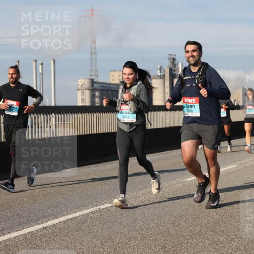 03.10.2025 - Köhlbrandbrückenlauf Lena Gebhardt http://msf.ph/oto/9084518 03.10.2025 10:05:16 Position 2 2644, 2635 meine-sportfotos.de