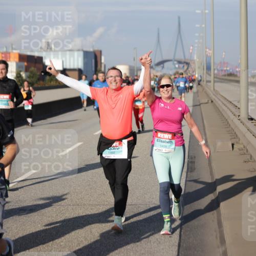 03.10.2025 - Köhlbrandbrückenlauf Jannik Wohlers http://msf.ph/oto/9084523 03.10.2025 10:06:52 Position 3 2000, 1552, 1436 meine-sportfotos.de