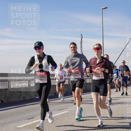 03.10.2025 - Köhlbrandbrückenlauf Michael Burmester http://msf.ph/oto/9084529 03.10.2025 12:42:39 Position 2 4151, 4585, 4490 meine-sportfotos.de