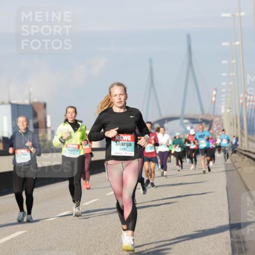 03.10.2025 - Köhlbrandbrückenlauf Jannik Wohlers http://msf.ph/oto/9084540 03.10.2025 09:56:24 Position 3 425, 3445 meine-sportfotos.de