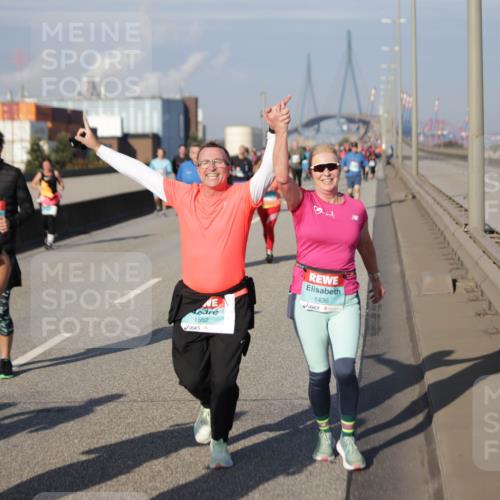 03.10.2025 - Köhlbrandbrückenlauf Jannik Wohlers http://msf.ph/oto/9084542 03.10.2025 10:06:52 Position 3 2000, 18, 1552, 1436 meine-sportfotos.de