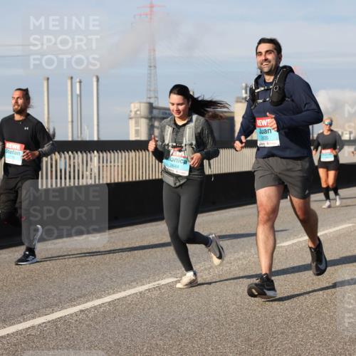 03.10.2025 - Köhlbrandbrückenlauf Lena Gebhardt http://msf.ph/oto/9084544 03.10.2025 10:05:16 Position 2 2644, 2635 meine-sportfotos.de