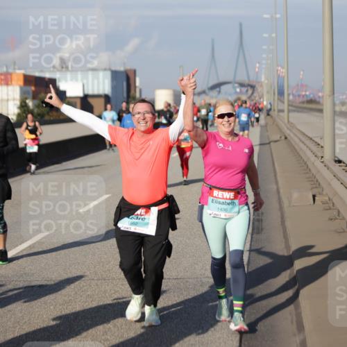 03.10.2025 - Köhlbrandbrückenlauf Jannik Wohlers http://msf.ph/oto/9084548 03.10.2025 10:06:52 Position 3 2000, 1552, 1436 meine-sportfotos.de