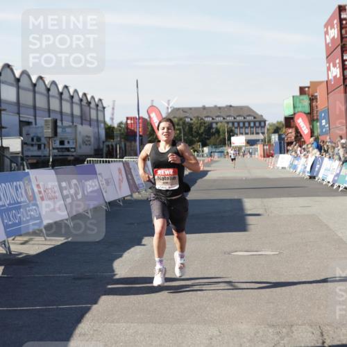 03.10.2025 - Köhlbrandbrückenlauf Jannik Wohlers http://msf.ph/oto/9084551 03.10.2025 12:52:01 Ziel 4092 meine-sportfotos.de
