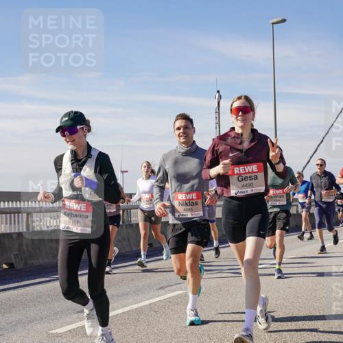 03.10.2025 - Köhlbrandbrückenlauf Michael Burmester http://msf.ph/oto/9084555 03.10.2025 12:42:39 Position 2 4151, 4585, 4490, 4344 meine-sportfotos.de